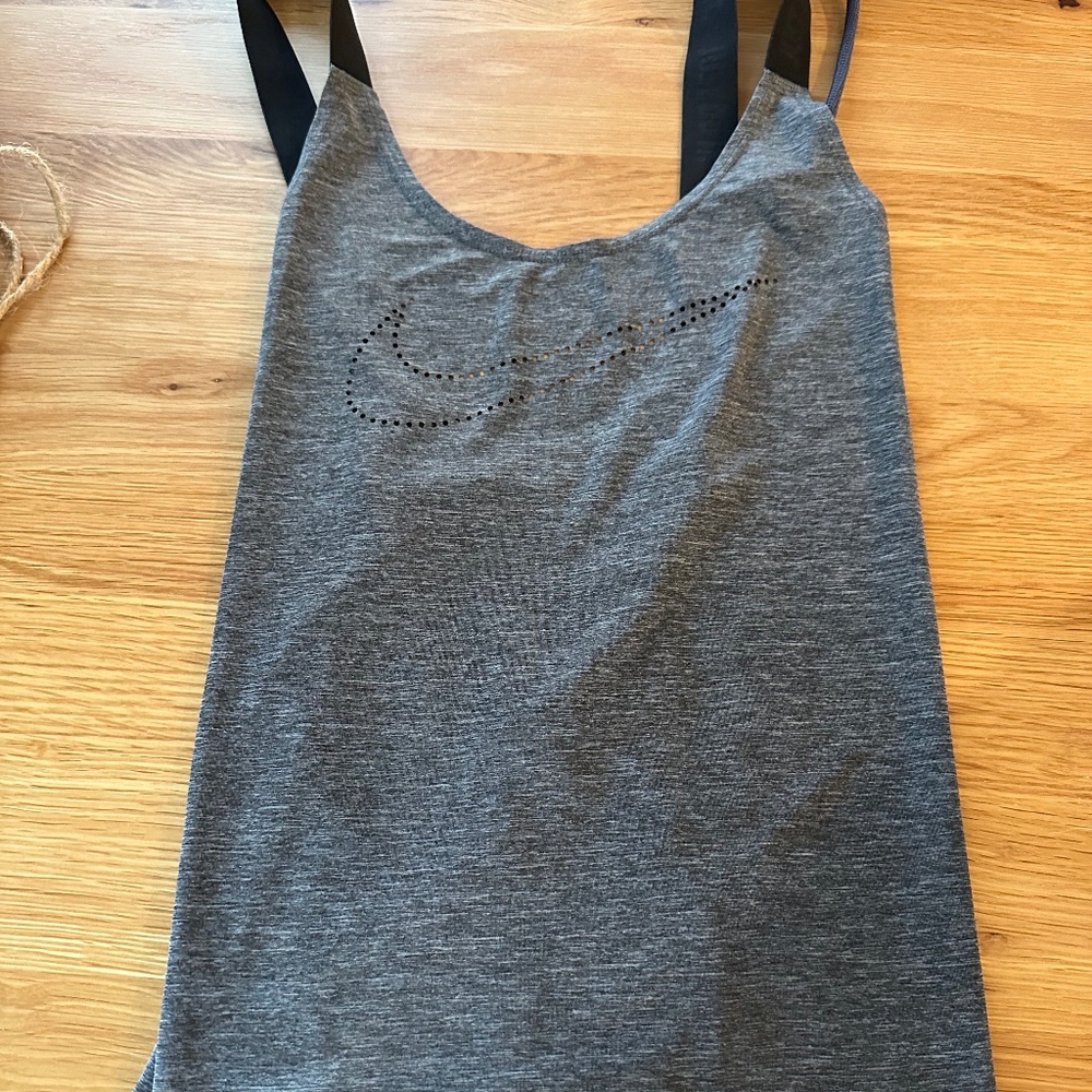 Nike tank top size small